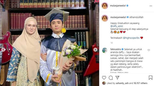 Momen kelulusan Rafly Aziz anak Mulan Jameela. [Instagram]