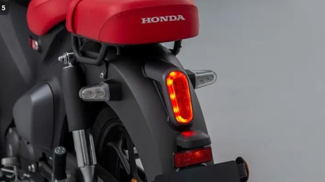 Tampilan belakang Honda Super Cub C125 (Motorcyclenews)