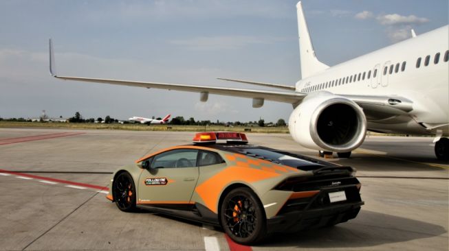 Lamborghini Huracan Evo dijadikan kendaraan operasional bandara (Carscoops)