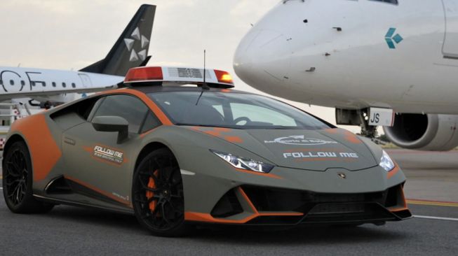 Cuma di Bandara Ini, Lamborghini Dijadikan Kendaraan Operasional