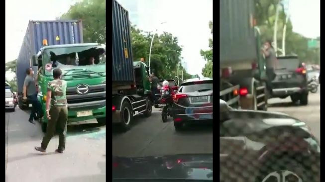 Aksi lelaki aniaya sopir truk kontainer. (twitter @idnkeras)