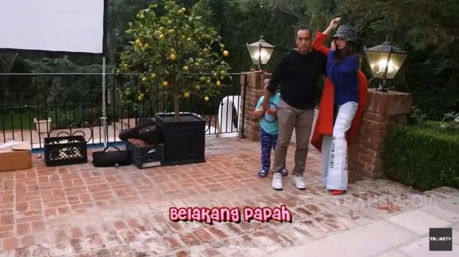 Potret Nia Ramadhani di Beverly Hills. (YouTube/Trans TV Official)