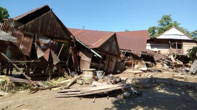 Rumah Warga Wajo Porak-Poranda Dihantam Banjir Bandang, Ratusan Orang Jadi Korban