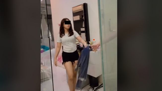 Modus suami minta istri ambilkan handuk (tiktok)