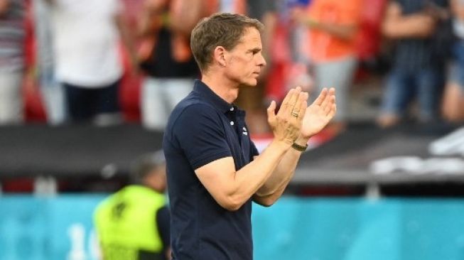 Pelatih Timnas Belanda Frank de Boer setelah skuatnya dikalahkan oleh Republik Ceko di babak 16 besar Euro 2020 di Puskas Arena, Budapest.Attila KISBENEDEK / POOL / AFP