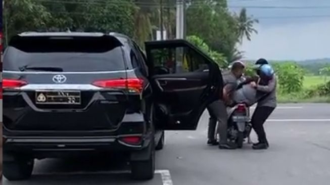 Viral Aksi Polisi Naik Toyota Fortuner Curi Perhatian, Ternyata Gara-Gara Hal Ini