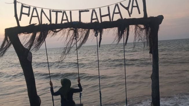 Pantai Cahaya, Setitik Cahaya dari Ujung Kendal