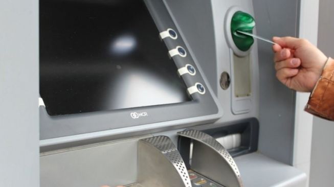 Bagaimana Cara Tarik Tunai Kartu Kredit di ATM? Cek Info, Biaya, dan Limit