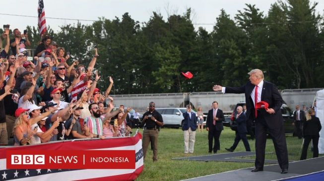 Teori Konspirasi Corona dari Lab China Kembalikan Trump ke Panggung Politik