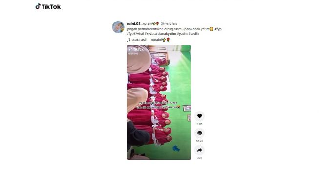 Reaksi anak ini saat temennya beri bunga ke ibunya bikin mewek. [TikTok]