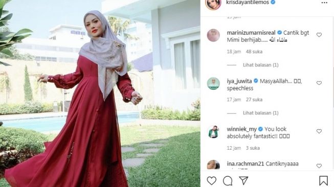 Unggahan Krisdayanti saat mengenakan hijab.[Instagram/@krisdayantilemos]