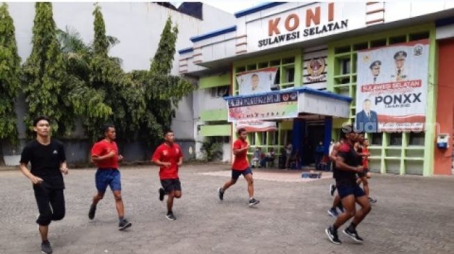 Sejumlah atlet yang akan berlaga di PON Papua menjalani tes fisik di Kantor KONI Sulsel, Selasa 29 Juni 2021 [SuaraSulsel.id / KONI Sulsel]