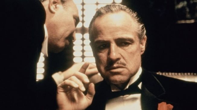 Marlon Brando dalam The Godfather. (imdb)