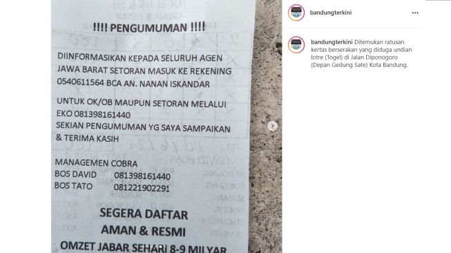 Viral Kertas Togel Bertebaran di Depan Gedung Sate (Instagram/Bandungterkini)