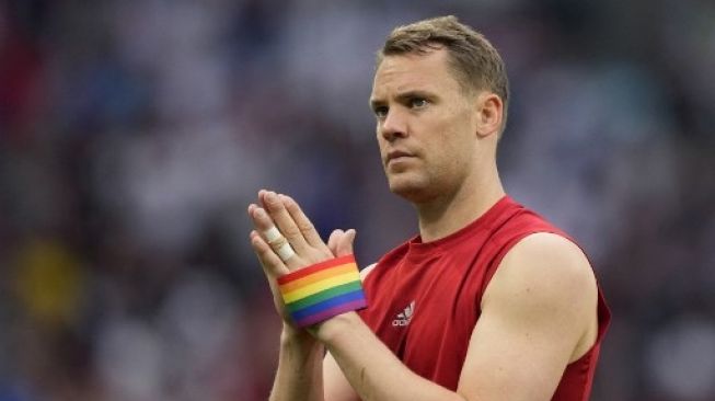 Reaksi pemain Jerman Manuel Neuer usai timnya disingkirkan Inggris di babak 16 besar Euro 2020 yang digelar di Stadion Wembley, Rabu (29/6/2021). [AFP]