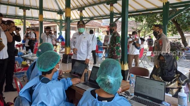 Pelaku Wisata Pantai Selatan Divaksin, Pemkab Bantul Tak Mau Buru-Buru Buka Objek Wisata