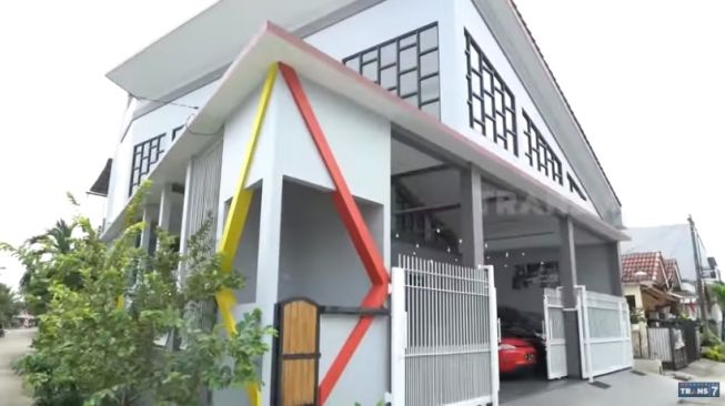 Rumah Crazy Rich Bekasi Fred Lingga. [YouTube/Trans7 Official]