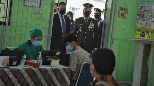 Kebut Vaksinasi COVID-19, Anies: Sekarang 200 Ribu Orang per Hari