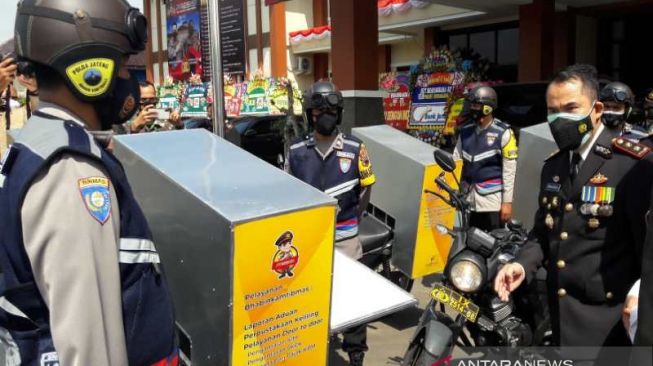 Peringati Hari Bhayangkara ke-75, Polres Temanggung Meluncurkan Perpustakaan Keliling