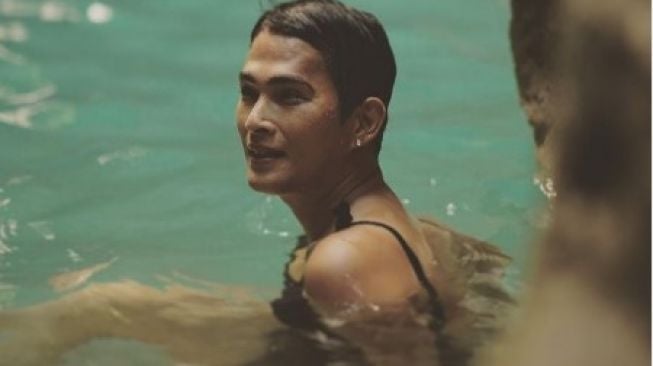 Oscar Lawalata Sukses Ganti Kelamin, Sekarang Pede Foto Pakai Bikini (@oscarlawalata)