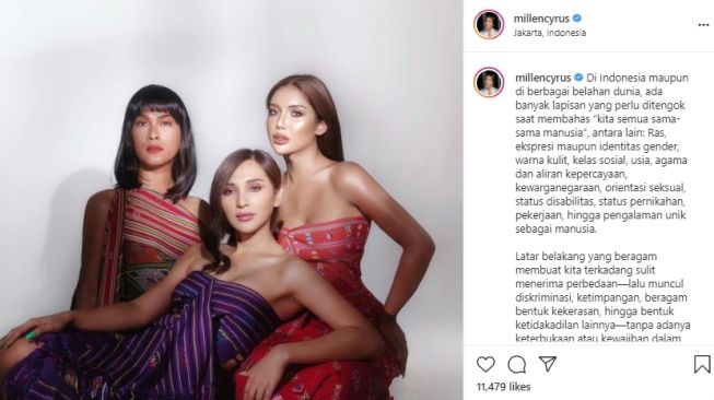 Potret bareng Millen Cyrus, Dena Rachman, dan Oscar Lawalata. [Instagram]