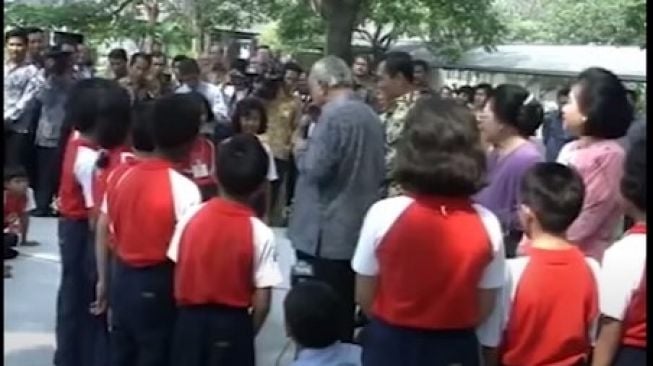 Begini Kabar Terbaru Bocah yang Tanya Soeharto Kenapa Presiden Cuma Satu