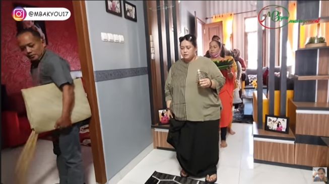 Potret rumah Mbak You di Salatiga. [YouTube/Mbak You]