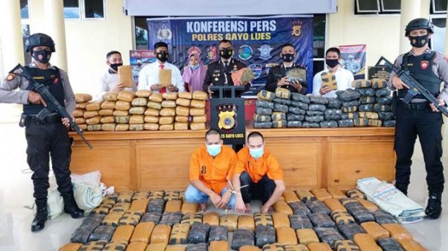 Polisi Gagalkan Penyelundupan 195 Kg Ganja, Kakak Adik Ditangkap