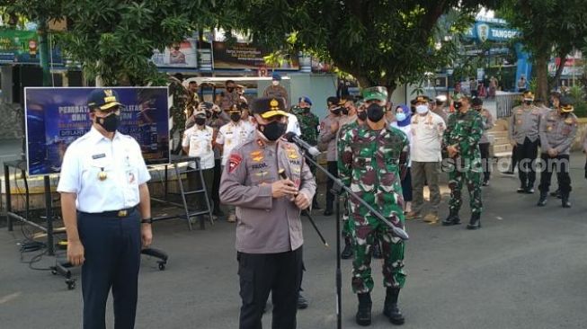 Kapolda Metro Jaya Irfen Fadil Imran usai melaksanakan apel Aman Nusa II Penanganan Covid-19 di Polda Metro Jaya, Jakarta, Jumat (2/7/2021). [Suara.com/Muhammad Yasir]