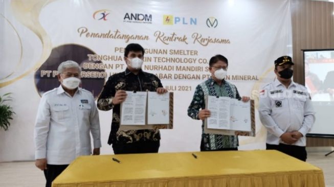 Tiran Group melakukan kontrak kerja sama dengan PT PLN dan Tonghua Jianxin Technology Co.Ltd, Jumat 2 Juli 2021 [SuaraSulsel.id / Muhammad Yunus]