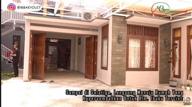 Potret rumah Mbak You di Salatiga. [YouTube/Mbak You]