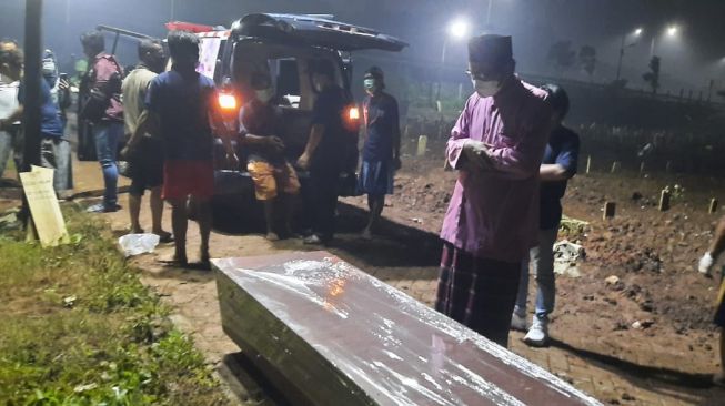 TPU Jombang Tangerang Selatan Penuh, Puluhan Jenazah COVID-19 Dikubur Tiap Hari