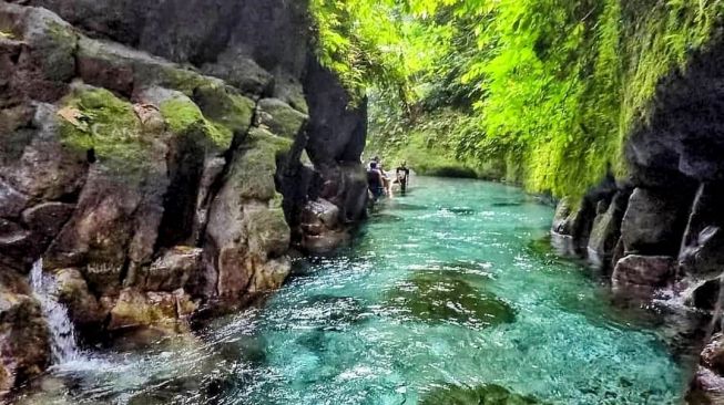 Menikmati Wisata Kolam Abadi di Langkat, Airnya Bening Bak Kaca