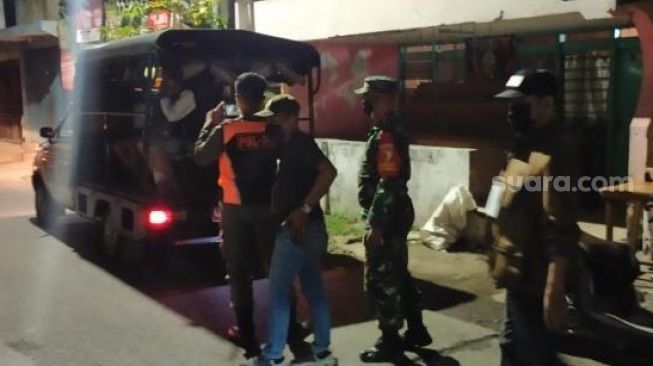 Malam Pertama PPKM Darurat Surabaya, Puluhan Warga Diangkut Satpol PP