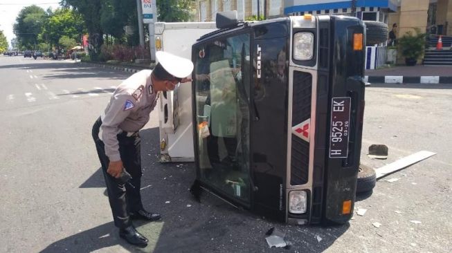 Iringi Ambulans, Mobil BPBD Kota Yogyakarta Tabrakan dengan Mobil di Depan Galeria Mall