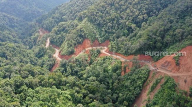 Melewati Pegunungan, Begini Penampakan Jalan Penghubung Palopo - Toraja Utara