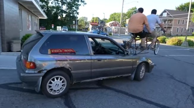 Honda Civic jadi-jadian, tenaga penggeraknya menggunakan kayuhan pedal sepeda (Youtube)