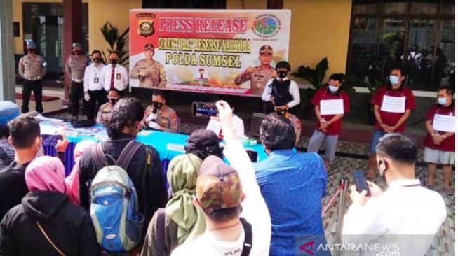 Gerebek Kampung Narkoba, Polisi Temukan Industri Rumahan Pil Ekstasi