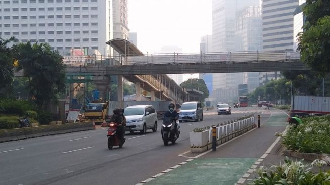 Hari Ketiga PPKM Darurat, Lalu lintas Jalan Sudirman Jakarta Normal