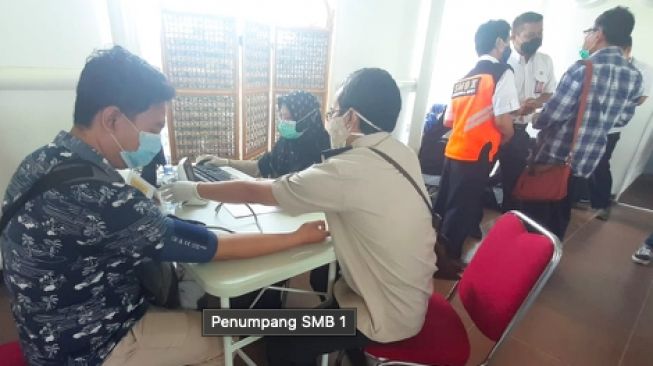 Vaksinasi COVID 19 di Bandara SMB II Palembang [Sumselupdate]