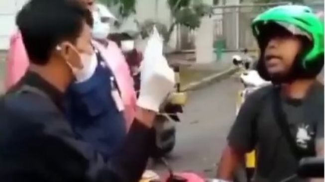 Diminta Pakai Masker, Pemotor Ini Ngotot Tak Percaya Covid-19