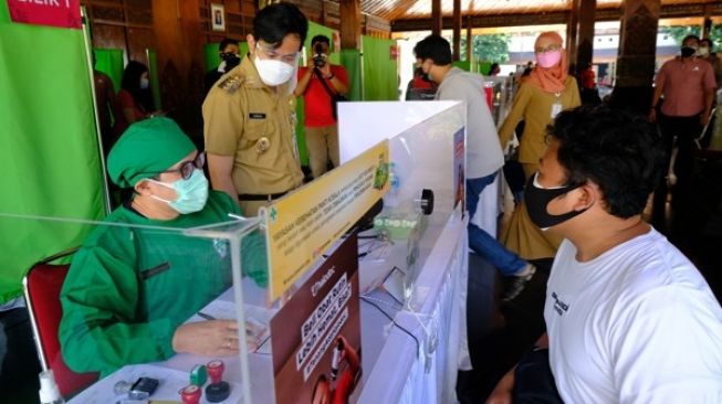 Targetkan 70 Persen Penduduk, Vaksinasi di Kota Solo Dikebut