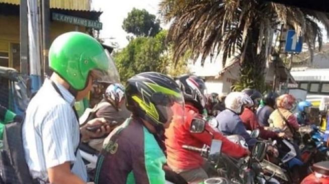 Potret Ojol Angkut Penumpang Bikin Heboh Warganet, Tunggangannya Jadi Sorotan