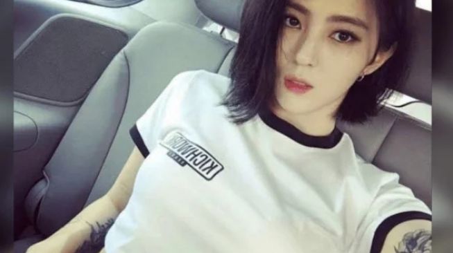 7 Potret Pre-debut Han So Hee, Tato di Lengan Jadi Sorotan