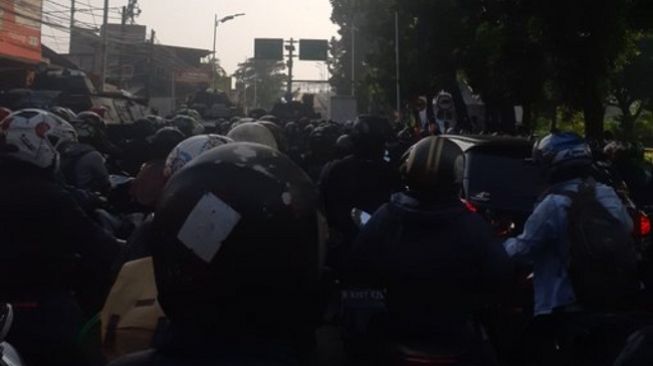Kemacetan di posko penyekatan PPKM Darurat Lenteng Agung, Jakarta Selatan, Selasa (6/7/2021). (Foto: Twitter)