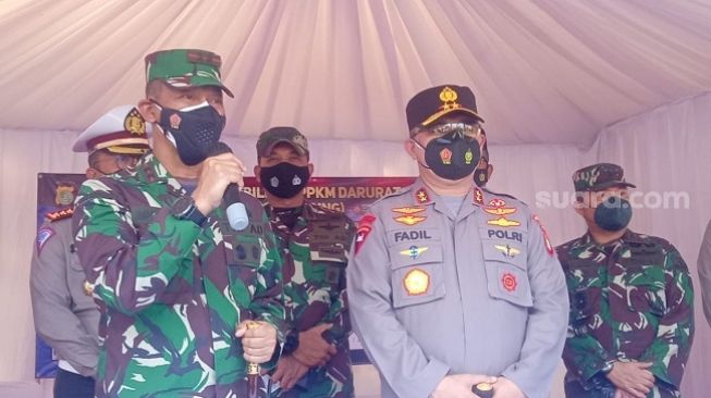 Pangdam Jaya Pergoki Banyak Warga Jakarta Ngobrol Tanpa Masker di dalam Gang