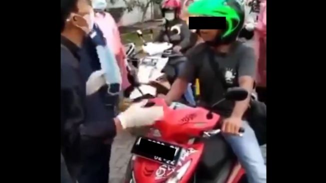 Viral Pria Tak Bermasker Ditegur Malah Ngotot: Bagi Saya Covid-19 Enggak Ada