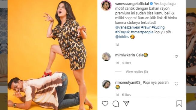 Potret Vanessa Angel dan suami pakai baju tidur [Instagram]