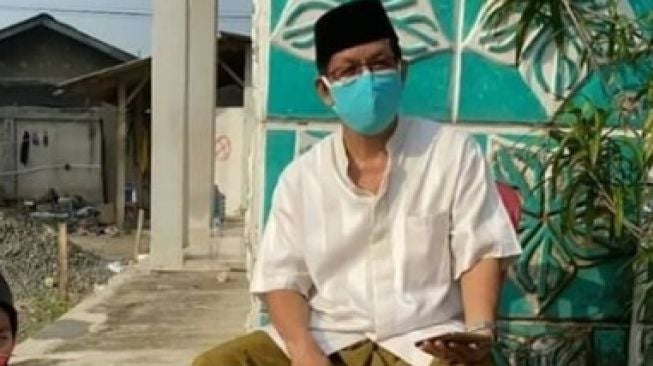 Viral Sosok Pak RW Rela Repot Agar Warga Tak Capek Antre Vaksin, Rutin Gelar Doa Via Zoom