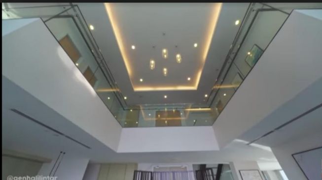 Potret apartemen Gen Halilintar. [Youtube/Gen Halilintar]